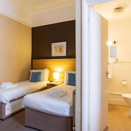 Dilkhusa Grand Hotel By Compass Hospitality 일프러컴 객실 사진